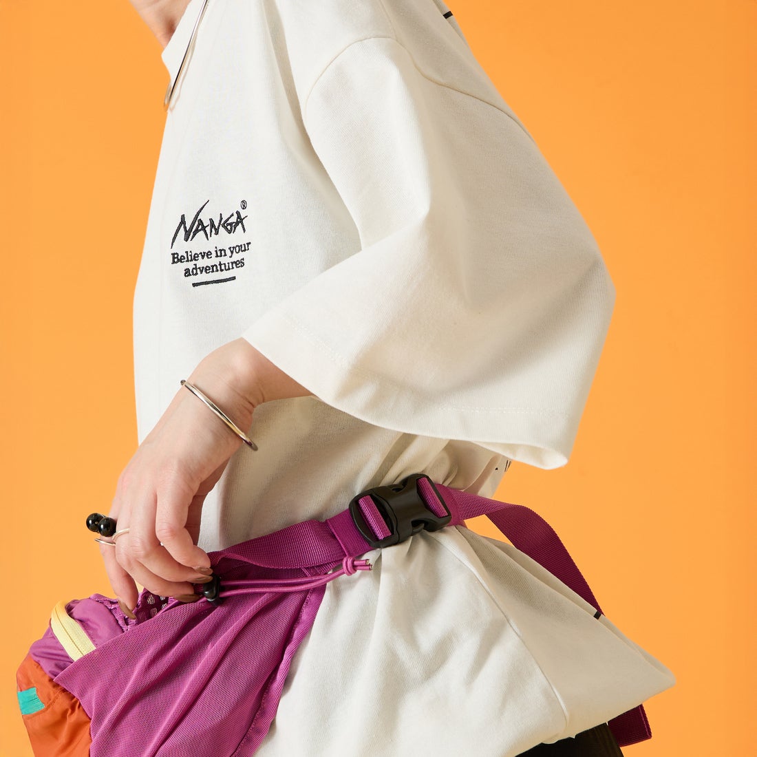 JEANSFACTORY × NANGA [ジーンズファクトリー × ナンガ] 別注 ルーズフィット スクエアロゴバックプリント ドローコードTシャツ [NW26SS-JF6] WHITE