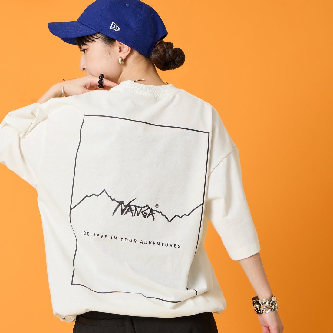 JEANSFACTORY × NANGA [ジーンズファクトリー × ナンガ] 別注 ルーズフィット スクエアロゴバックプリント ドローコードTシャツ [NW26SS-JF6] WHITE