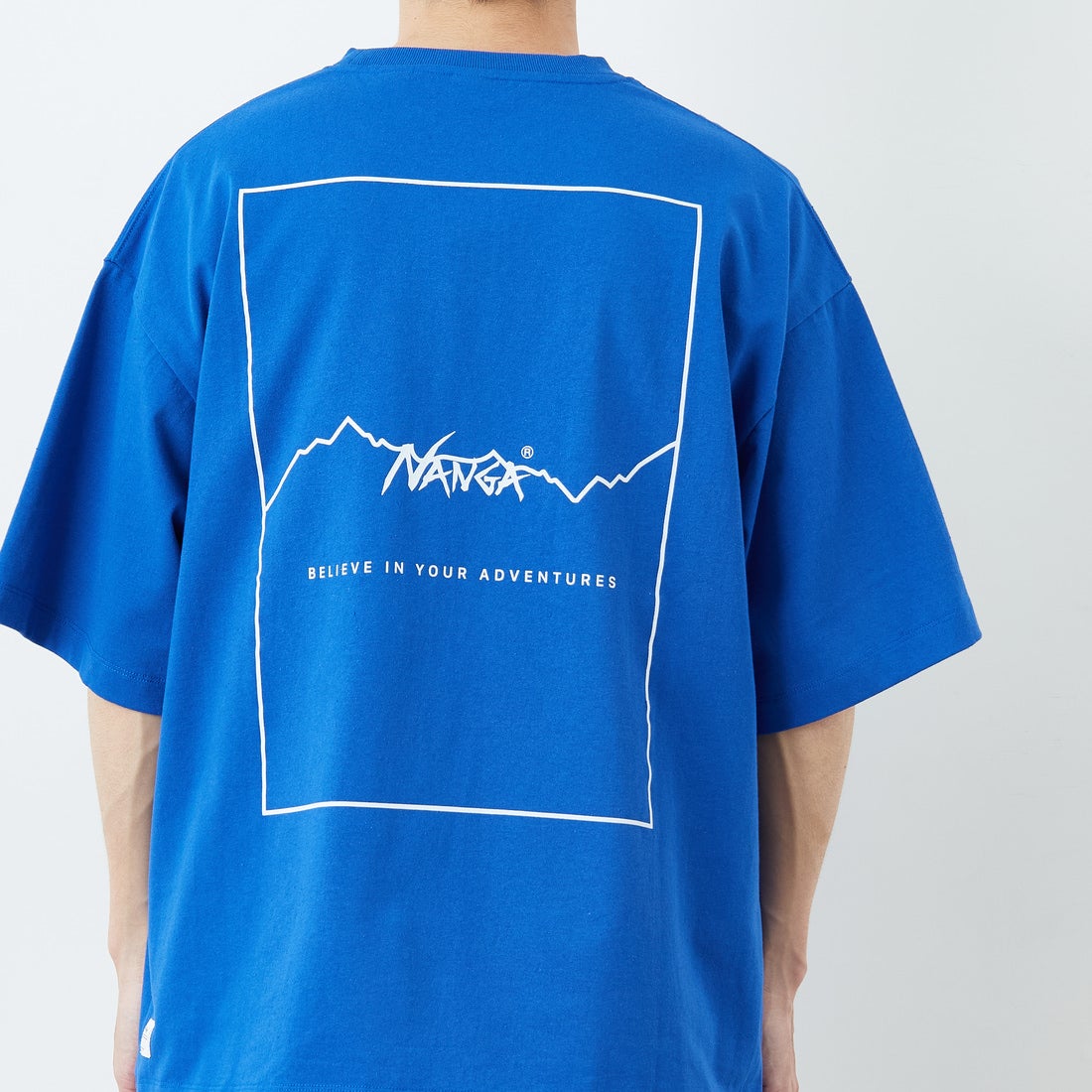 JEANSFACTORY × NANGA [ジーンズファクトリー × ナンガ] 別注 ルーズフィット スクエアロゴバックプリント ドローコードTシャツ [NW26SS-JF6] BLUE