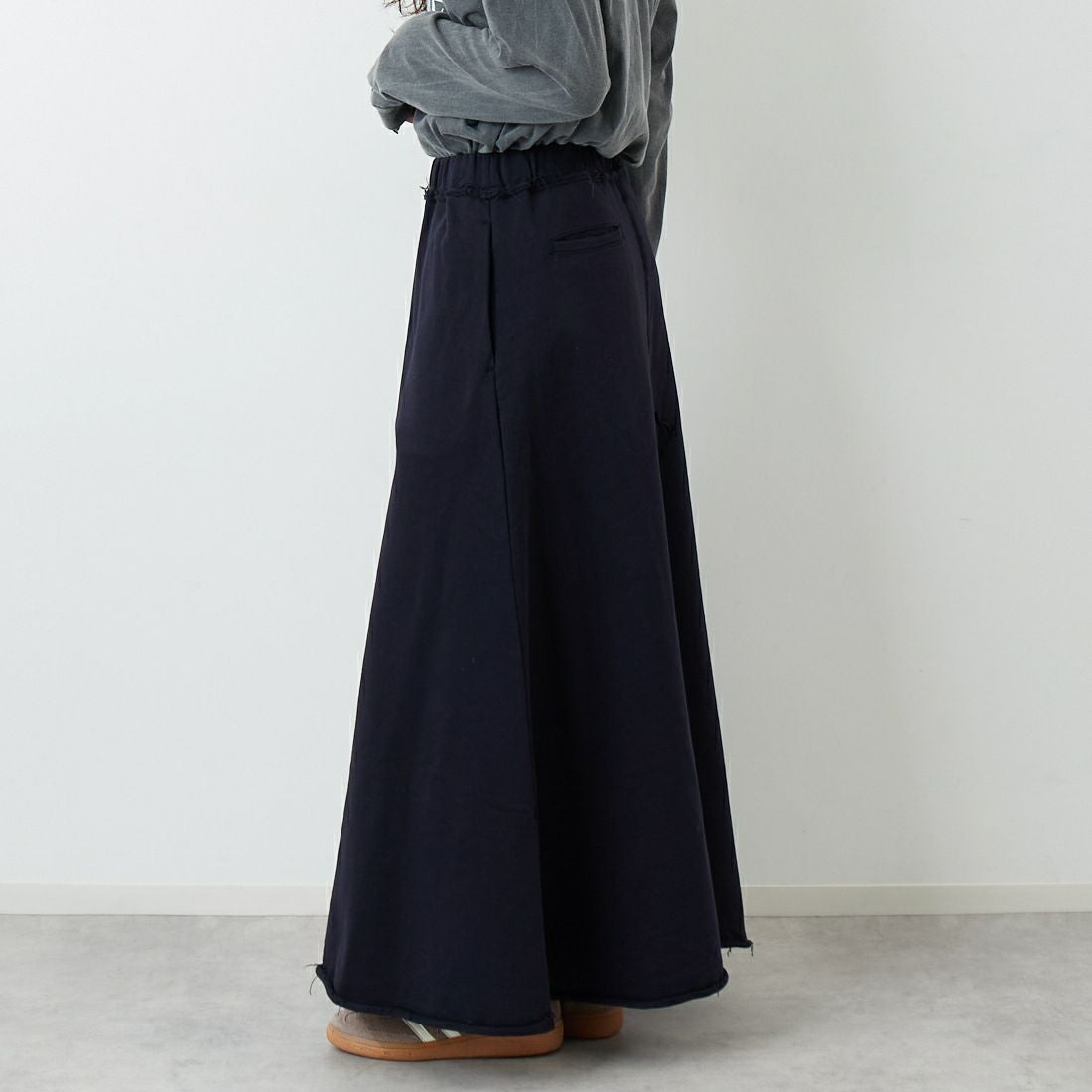 emmi [エミ] スウェットマキシスカート [13WCS261034] DNVY &&モデル身長：162cm 着用サイズ：0&&