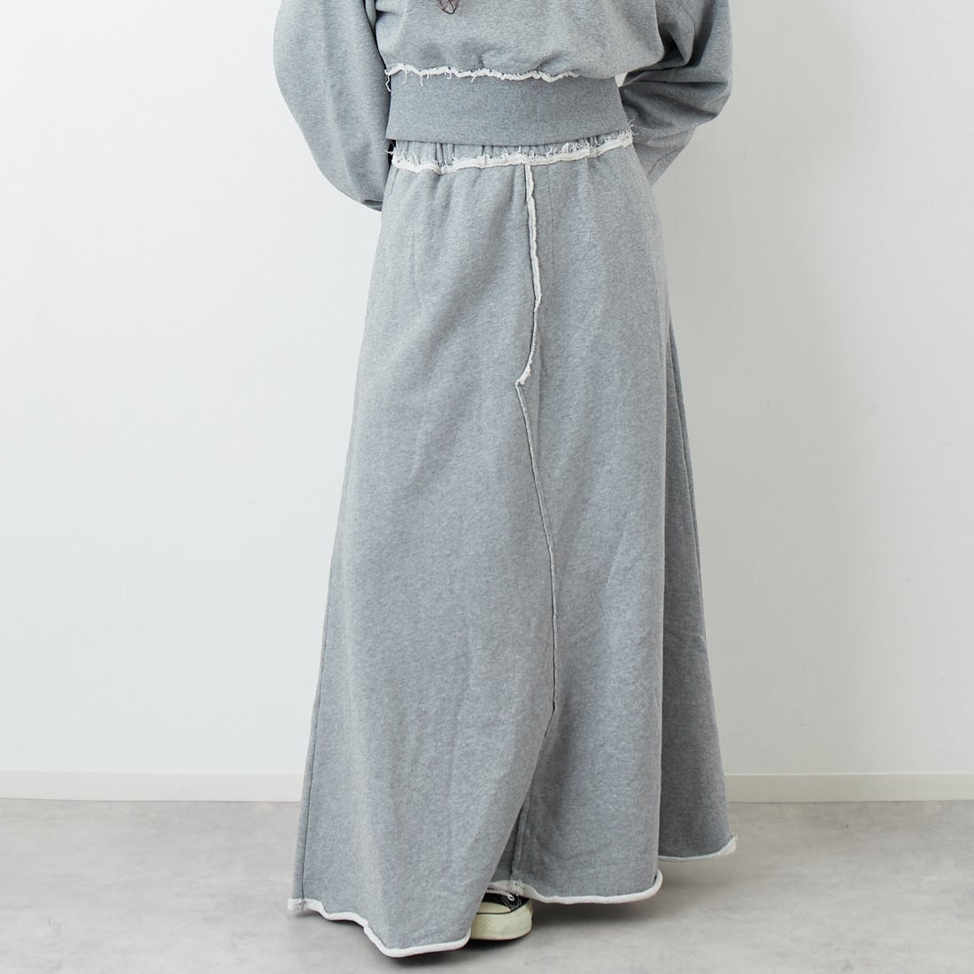 emmi [エミ] スウェットマキシスカート [13WCS261034] GRY &&モデル身長：162cm 着用サイズ：0&&
