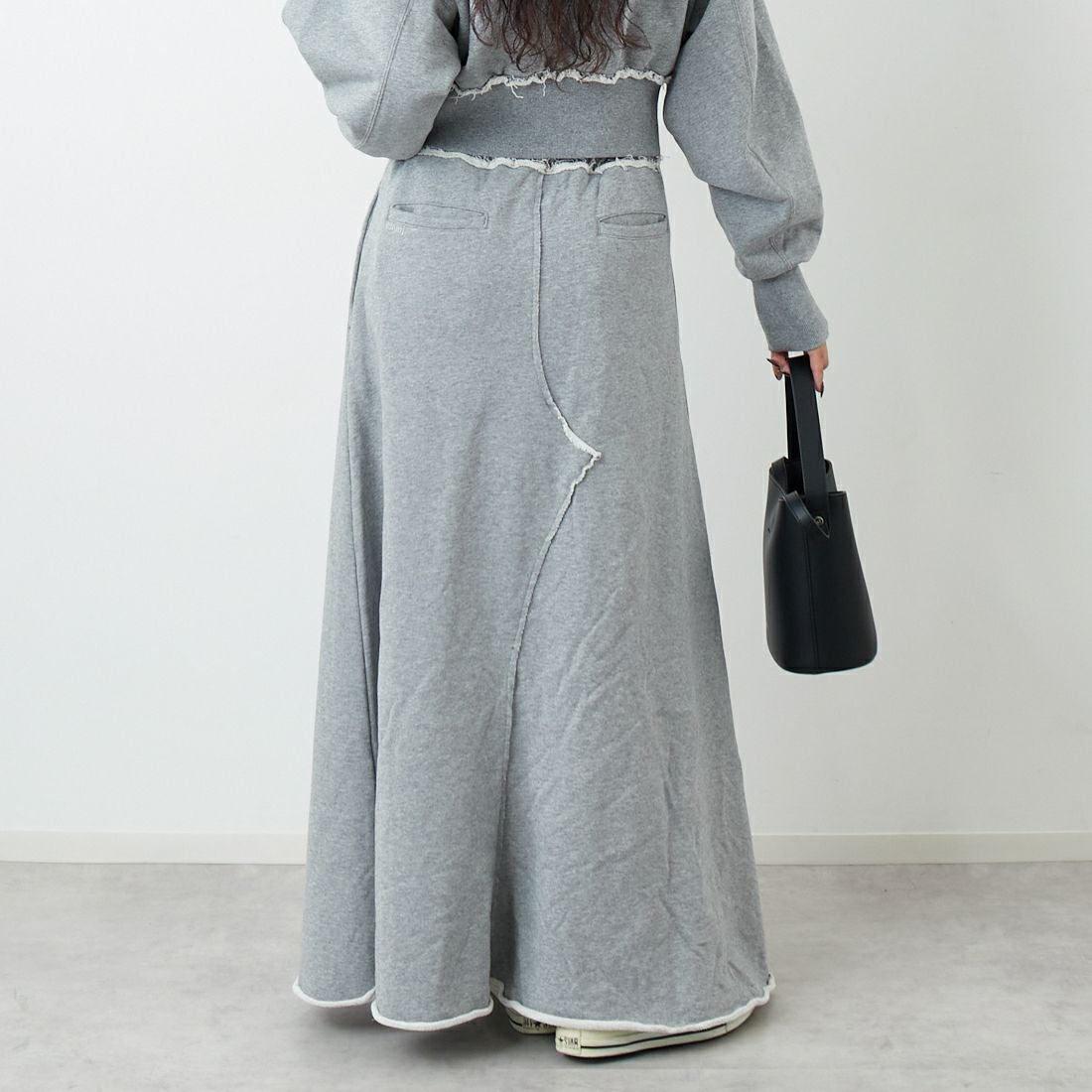 emmi [エミ] スウェットマキシスカート [13WCS261034] GRY &&モデル身長：162cm 着用サイズ：0&&