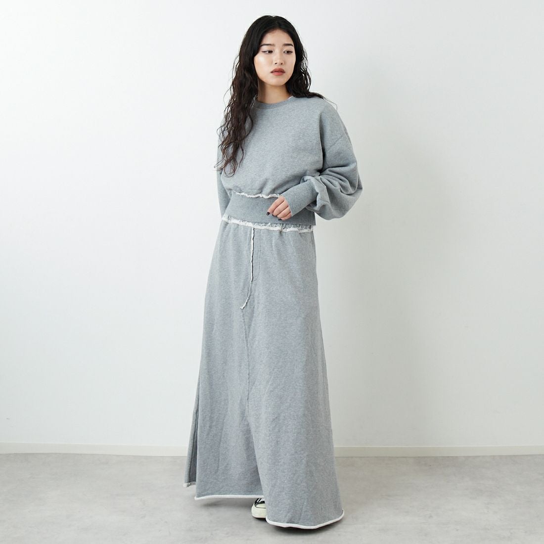 emmi [エミ] スウェットマキシスカート [13WCS261034] GRY &&モデル身長：162cm 着用サイズ：0&&