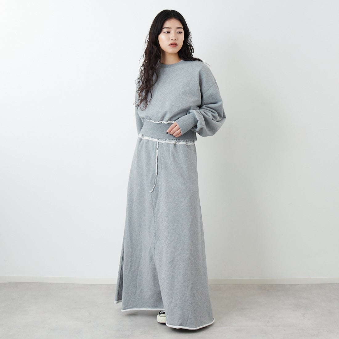emmi [エミ] スウェットマキシスカート [13WCS261034] GRY &&モデル身長：162cm 着用サイズ：0&&