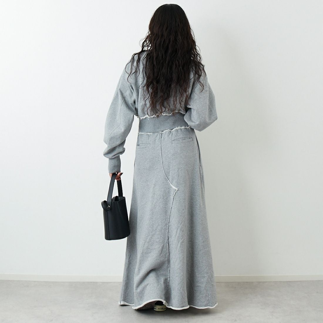 emmi [エミ] スウェットマキシスカート [13WCS261034] GRY &&モデル身長：162cm 着用サイズ：0&&