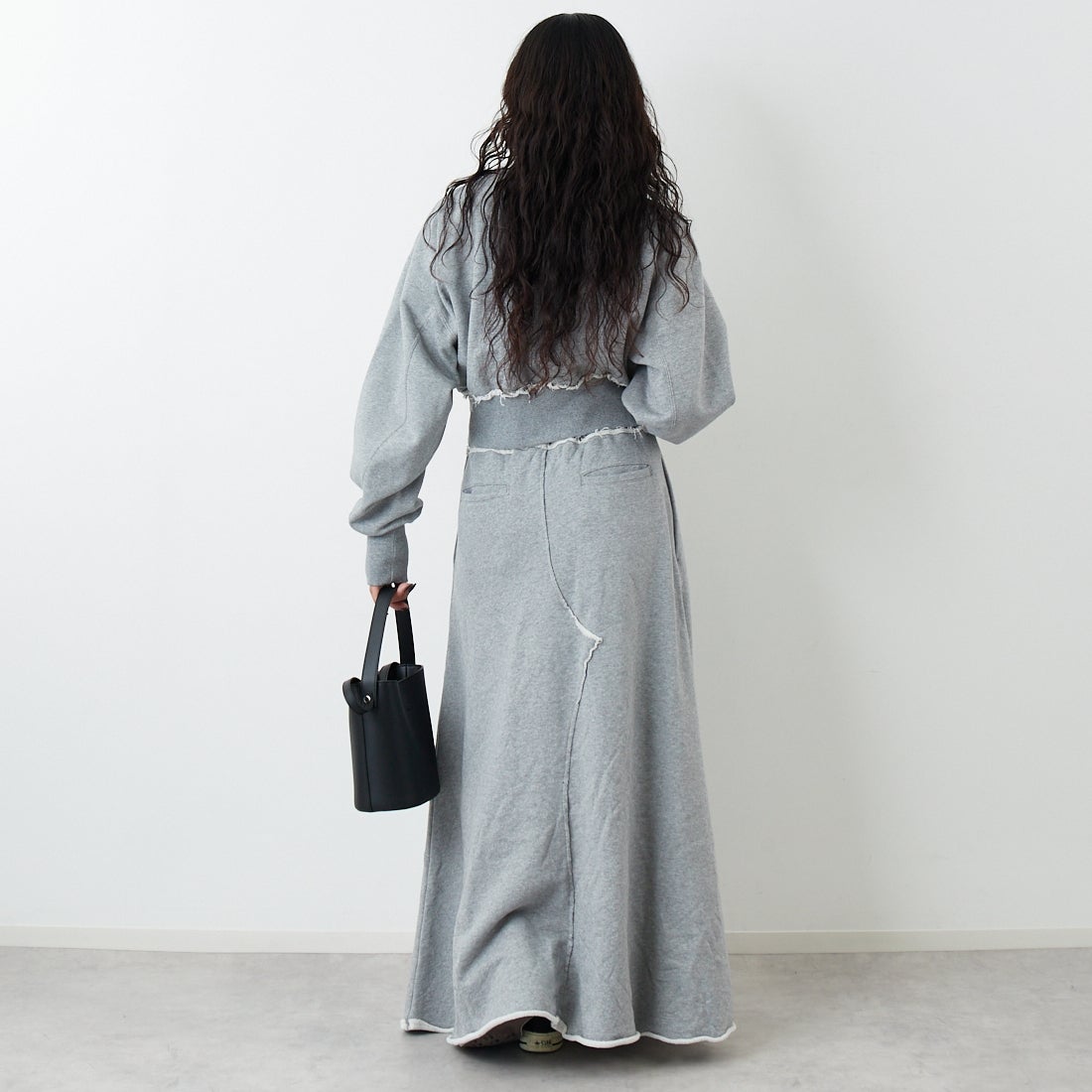 emmi [エミ] スウェットマキシスカート [13WCS261034] GRY &&モデル身長：162cm 着用サイズ：0&&