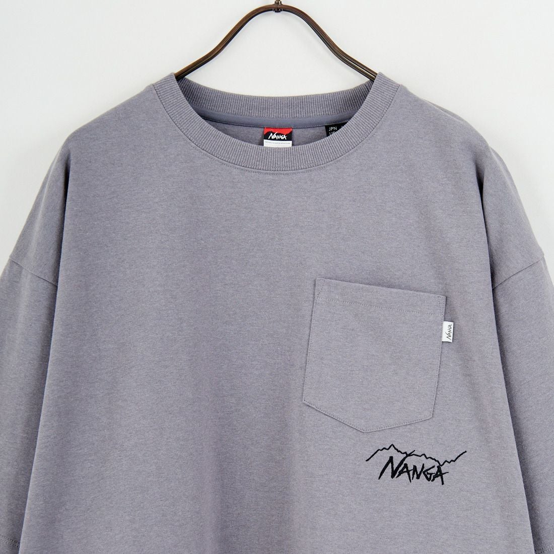 JEANSFACTORY × NANGA [ジーンズファクトリー × ナンガ] 別注 ルーズフィット ドローコードポケットTシャツ [NW26SS-JF5] CHARCOAL