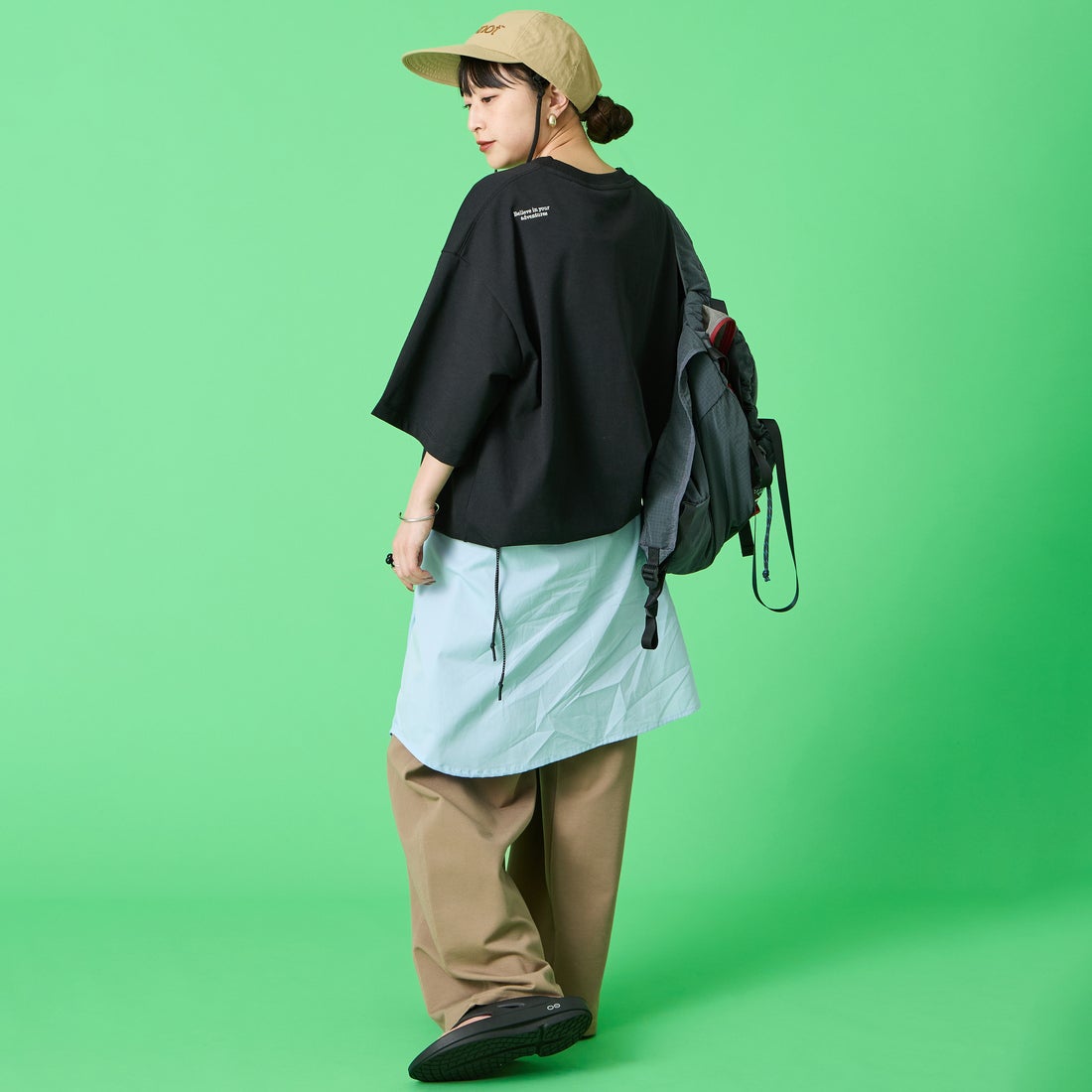 JEANSFACTORY × NANGA [ジーンズファクトリー × ナンガ] 別注 ルーズフィット ドローコードポケットTシャツ [NW26SS-JF5] BLACK &&モデル身長：150cm 着用サイズ：S&&