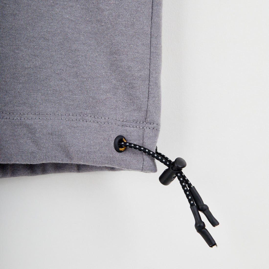 JEANSFACTORY × NANGA [ジーンズファクトリー × ナンガ] 別注 ルーズフィット ドローコードポケットTシャツ [NW26SS-JF5] CHARCOAL