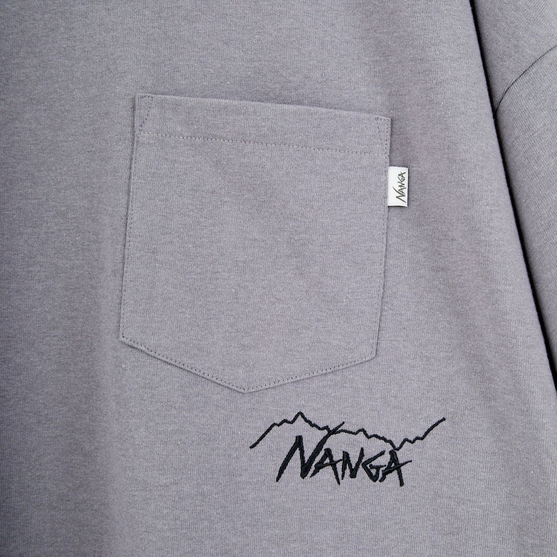 JEANSFACTORY × NANGA [ジーンズファクトリー × ナンガ] 別注 ルーズフィット ドローコードポケットTシャツ [NW26SS-JF5] CHARCOAL