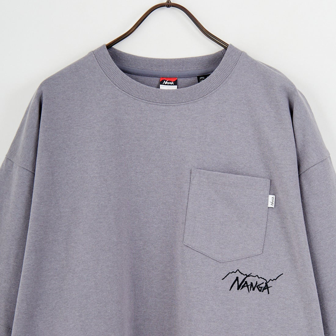 JEANSFACTORY × NANGA [ジーンズファクトリー × ナンガ] 別注 ルーズフィット ドローコードポケットTシャツ [NW26SS-JF5] CHARCOAL
