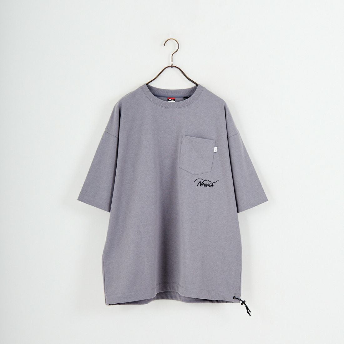 JEANSFACTORY × NANGA [ジーンズファクトリー × ナンガ] 別注 ルーズフィット ドローコードポケットTシャツ [NW26SS-JF5] CHARCOAL