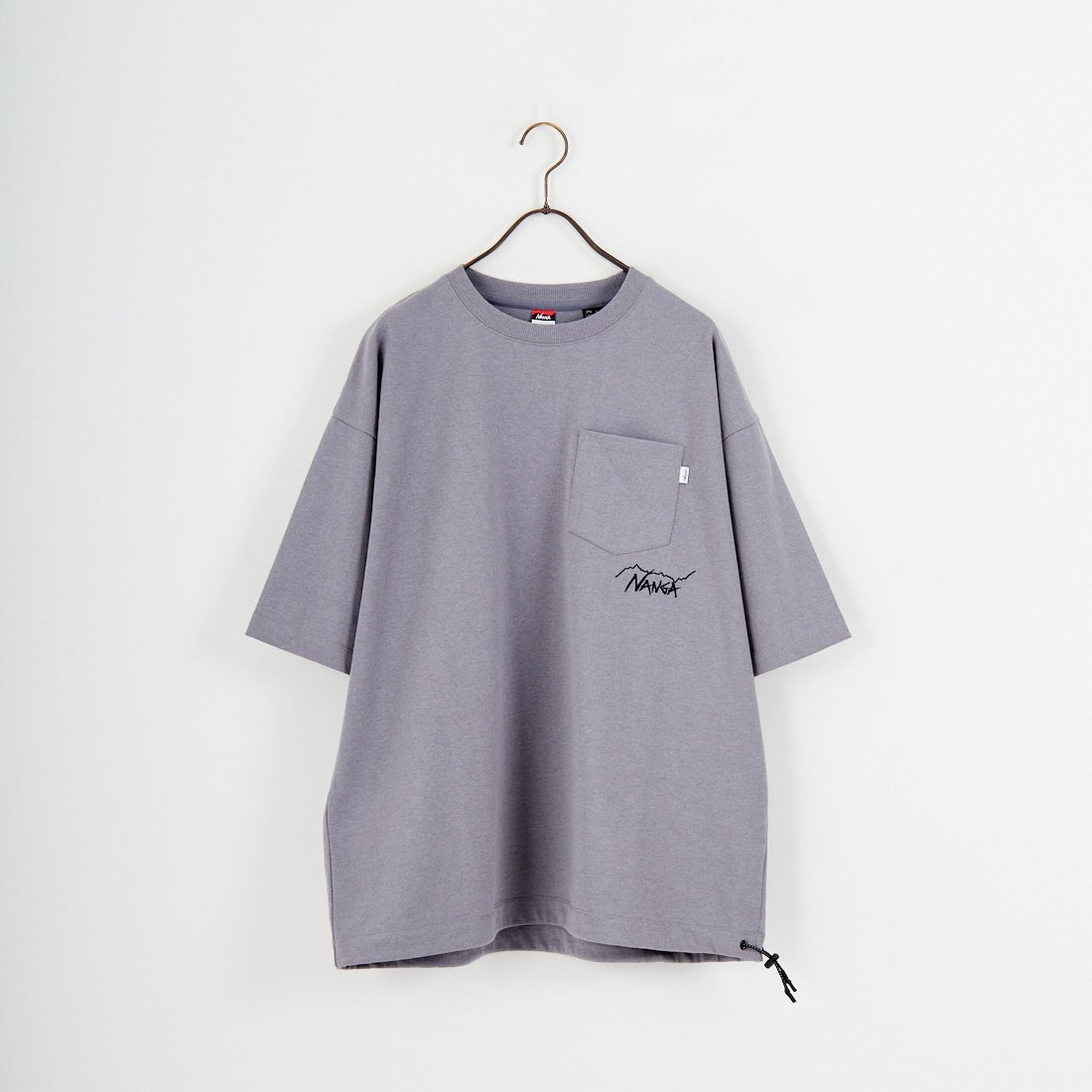 JEANSFACTORY × NANGA [ジーンズファクトリー × ナンガ] 別注 ルーズフィット ドローコードポケットTシャツ [NW26SS-JF5] CHARCOAL