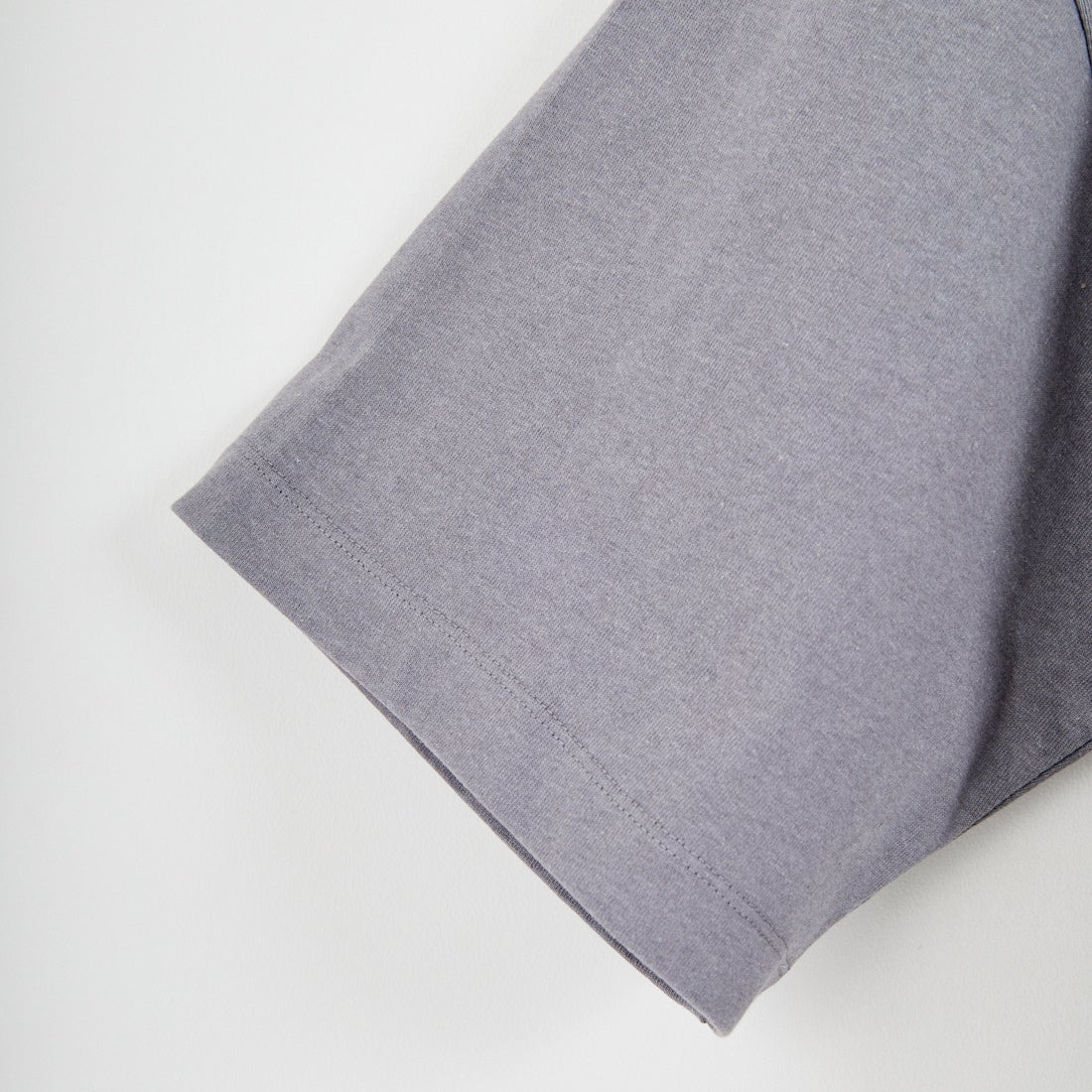 JEANSFACTORY × NANGA [ジーンズファクトリー × ナンガ] 別注 ルーズフィット ドローコードポケットTシャツ [NW26SS-JF5] CHARCOAL