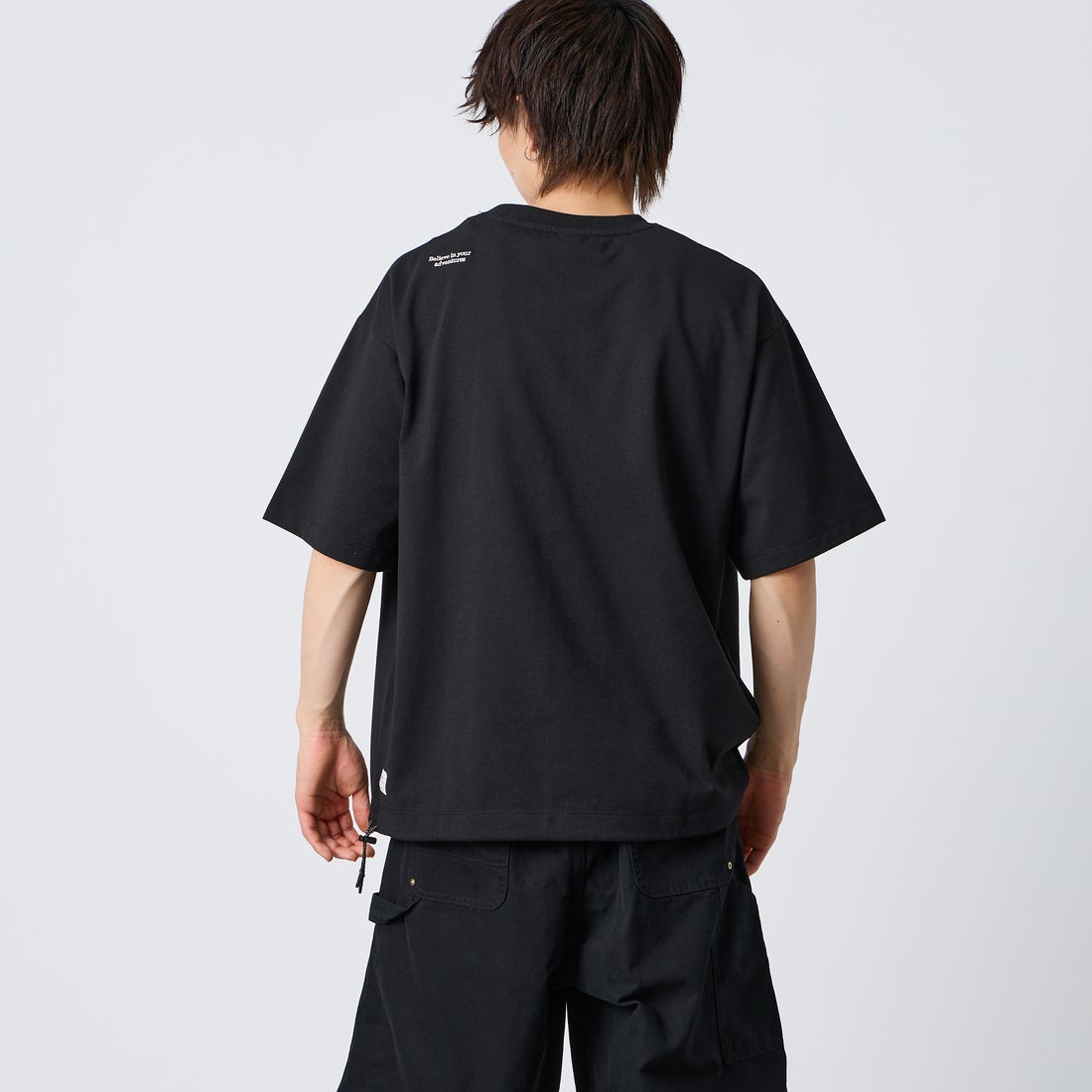 JEANSFACTORY × NANGA [ジーンズファクトリー × ナンガ] 別注 ルーズフィット ドローコードポケットTシャツ [NW26SS-JF5] BLACK &&モデル身長：177cm 着用サイズ：XL&&