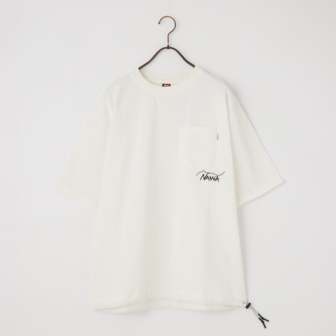 JEANSFACTORY × NANGA [ジーンズファクトリー × ナンガ] 別注 ルーズフィット ドローコードポケットTシャツ [NW26SS-JF5] WHITE