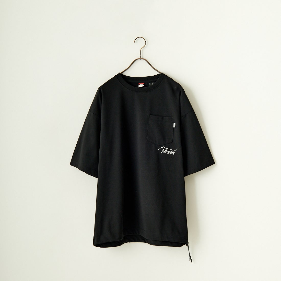 JEANSFACTORY × NANGA [ジーンズファクトリー × ナンガ] 別注 ルーズフィット ドローコードポケットTシャツ [NW26SS-JF5] BLACK