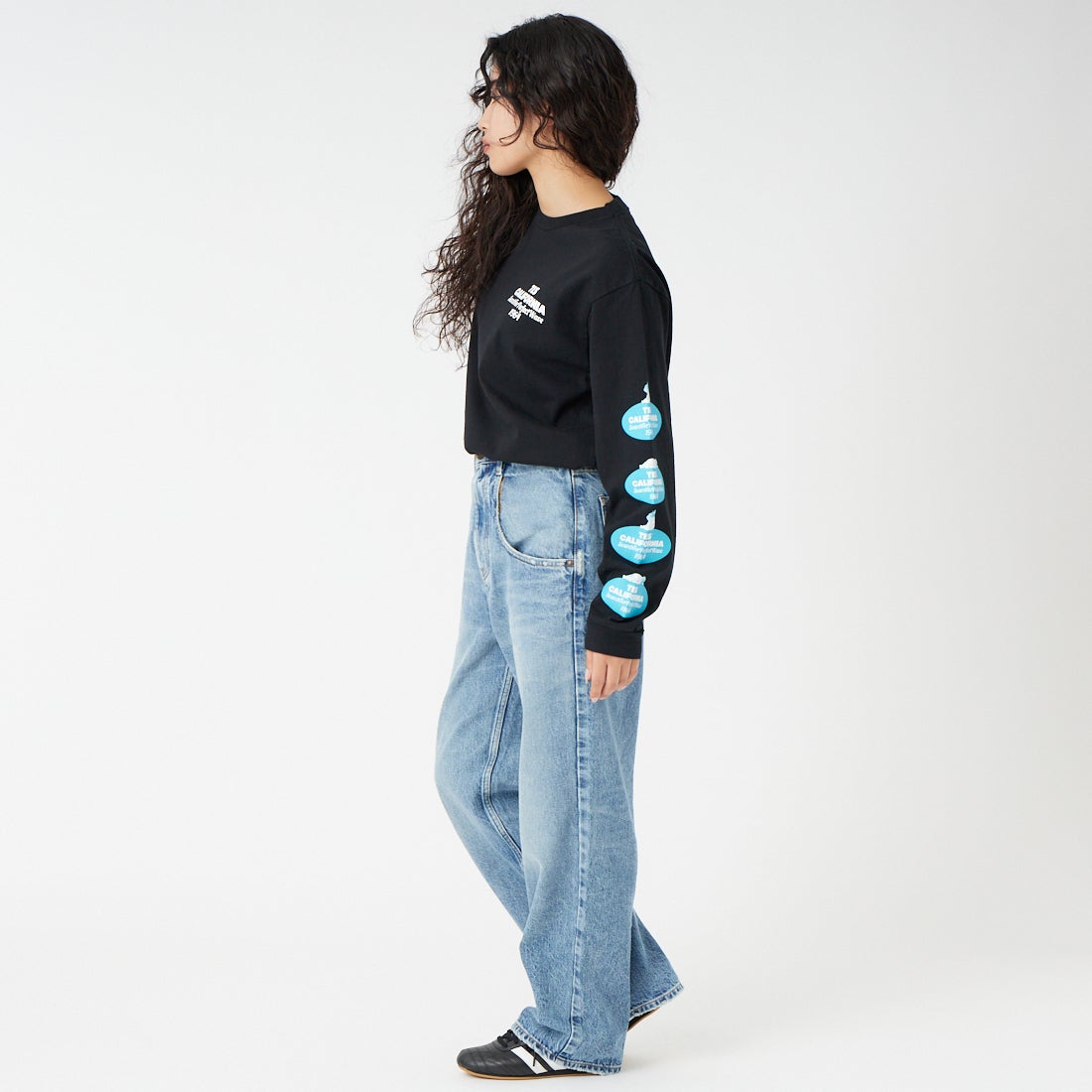 The Endless Summer [エンドレスサマー] オーバルロゴプリント ロングスリーブTシャツ [FH-26374305] 01 BLACK &&モデル身長：162cm 着用サイズ：S&&