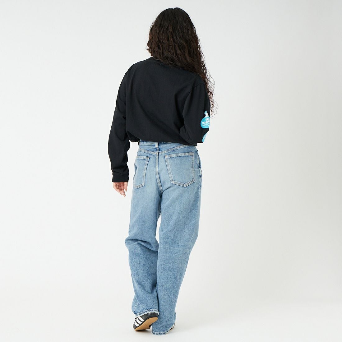 The Endless Summer [エンドレスサマー] オーバルロゴプリント ロングスリーブTシャツ [FH-26374305] 01 BLACK &&モデル身長：162cm 着用サイズ：S&&