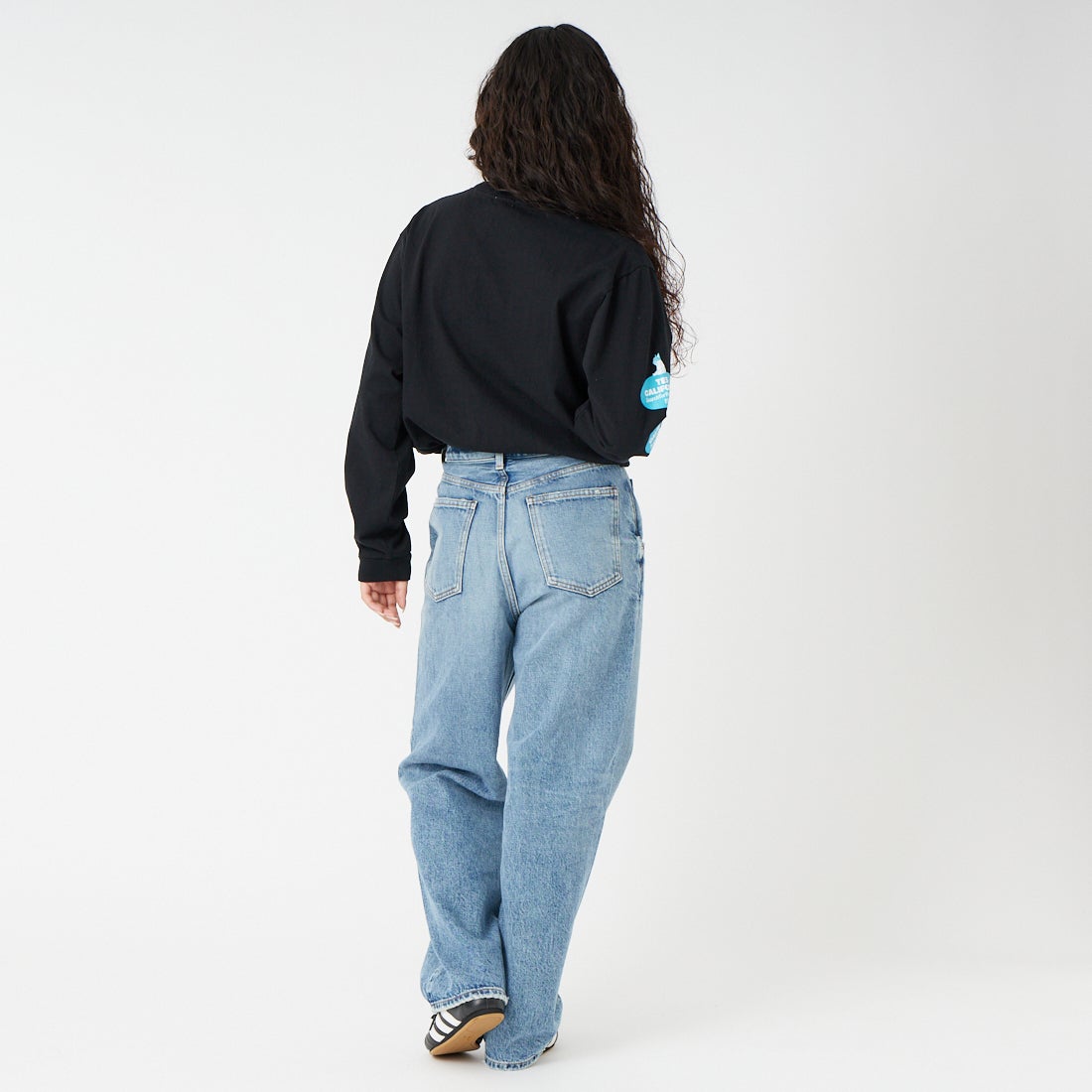 The Endless Summer [エンドレスサマー] オーバルロゴプリント ロングスリーブTシャツ [FH-26374305] 01 BLACK &&モデル身長：162cm 着用サイズ：S&&