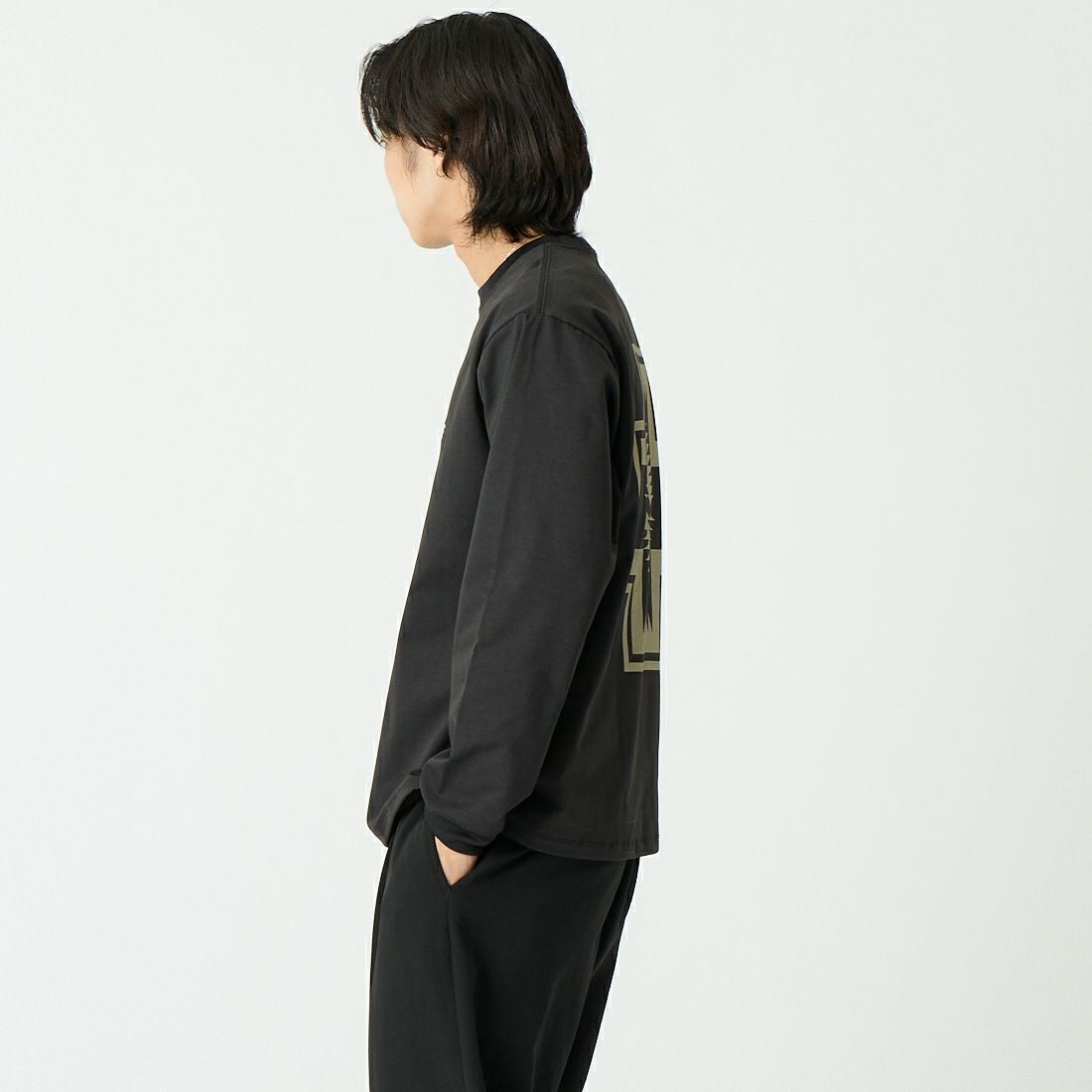 PENDLETON [ペンドルトン] バックプリント ロングスリーブTシャツ [6175-3002] 49 BLACK &&モデル身長：179cm 着用サイズ：M&&