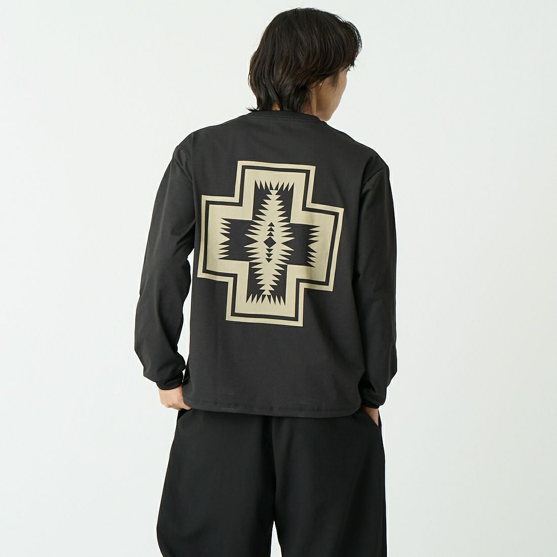PENDLETON [ペンドルトン] バックプリント ロングスリーブTシャツ [6175-3002] 49 BLACK &&モデル身長：179cm 着用サイズ：M&&