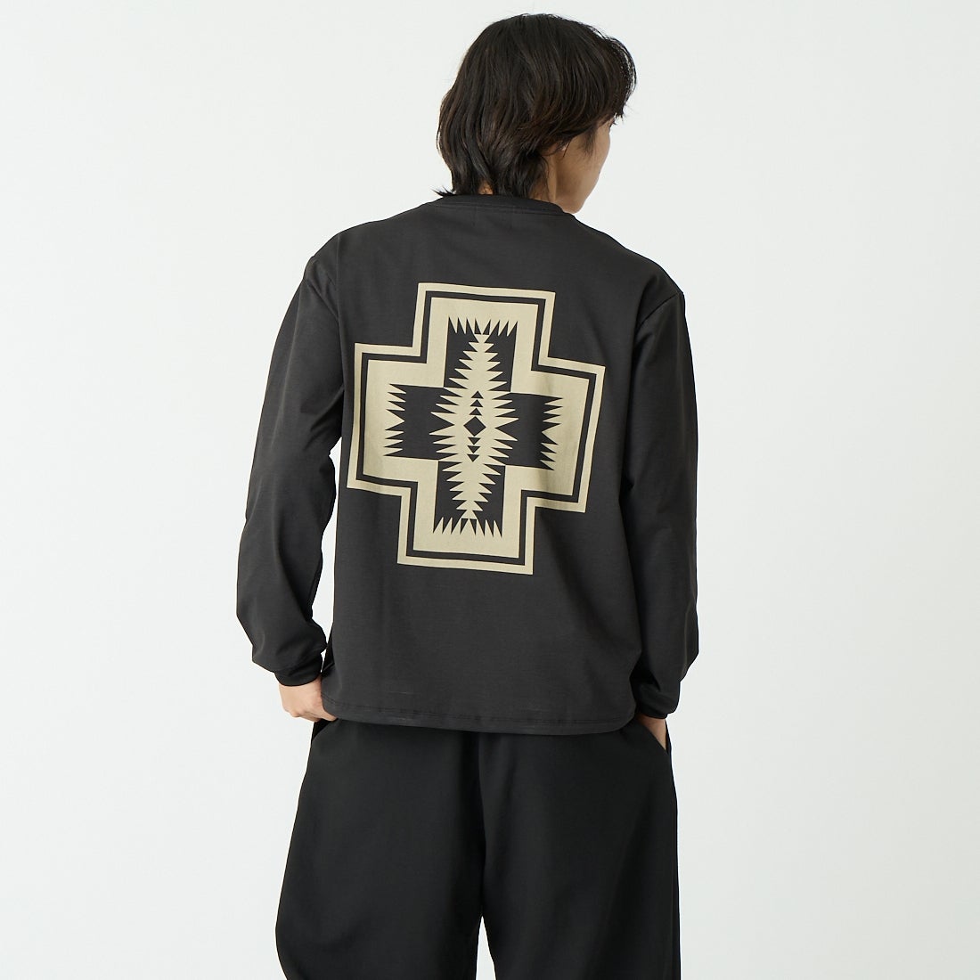 PENDLETON [ペンドルトン] バックプリント ロングスリーブTシャツ [6175-3002] 49 BLACK &&モデル身長：179cm 着用サイズ：M&&