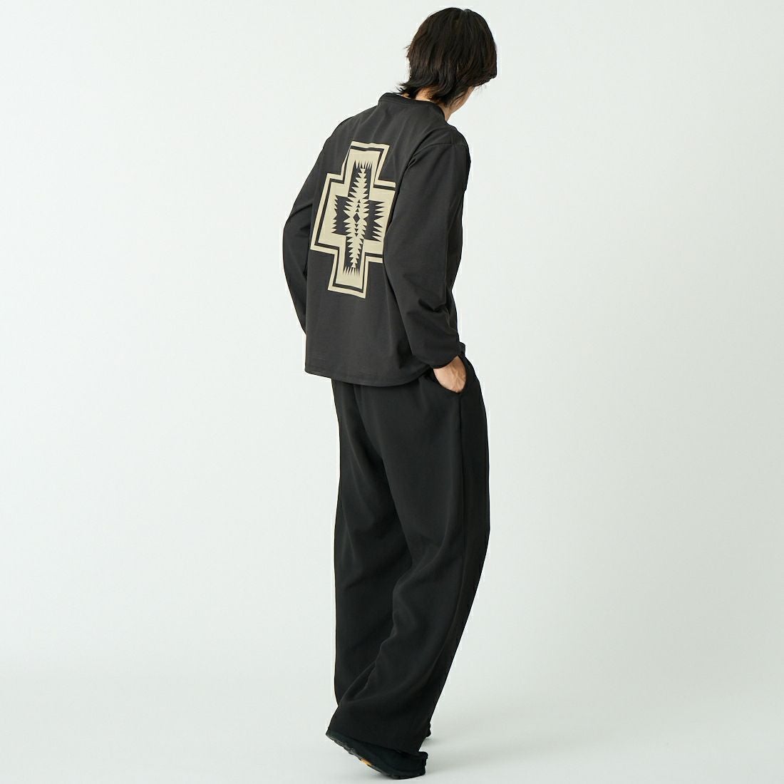 PENDLETON [ペンドルトン] バックプリント ロングスリーブTシャツ [6175-3002] 49 BLACK &&モデル身長：179cm 着用サイズ：M&&