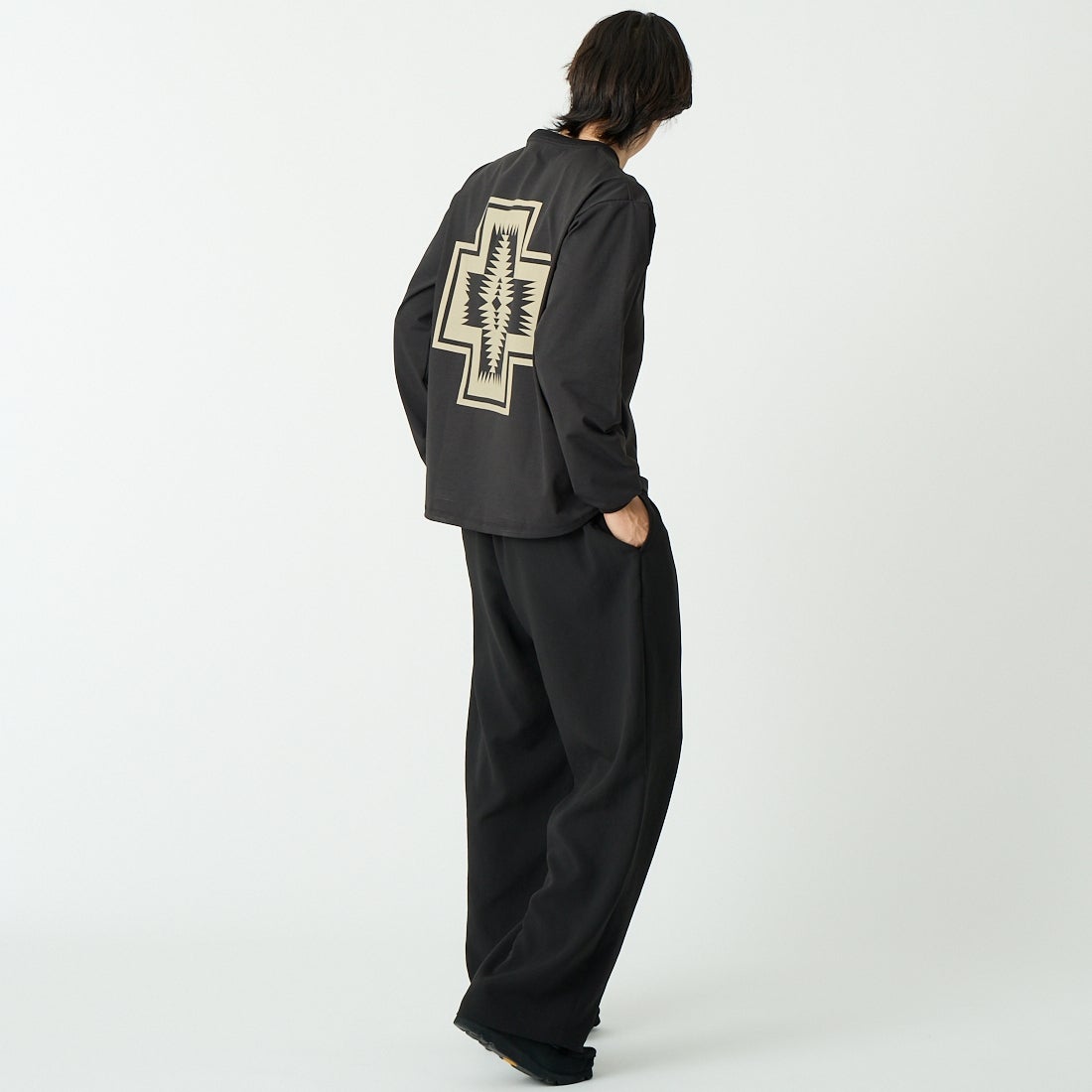 PENDLETON [ペンドルトン] バックプリント ロングスリーブTシャツ [6175-3002] 49 BLACK &&モデル身長：179cm 着用サイズ：M&&