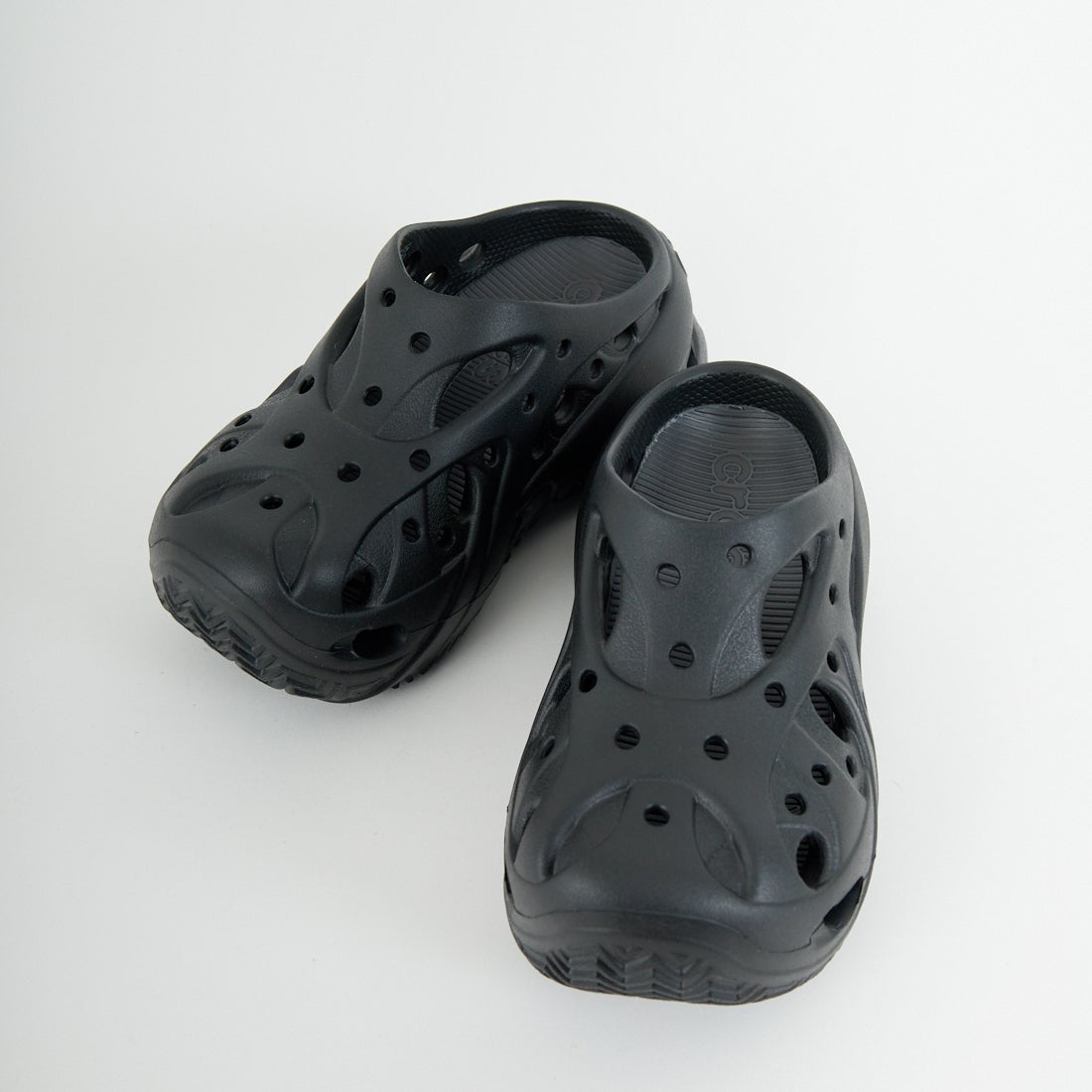 Crocs [クロックス] ケージド クロッグ [211141]｜ジーンズ