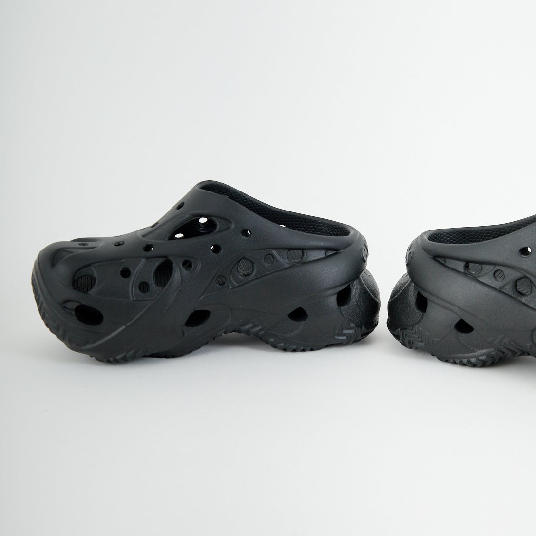 Crocs [クロックス] ケージド クロッグ [211141]｜ジーンズ