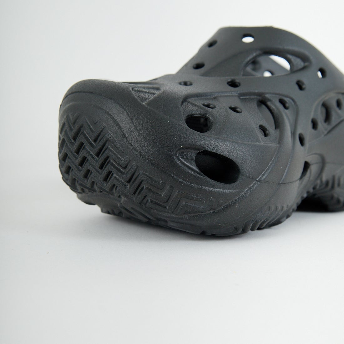 じぃー Crocs [クロックス] ケージド クロッグ [211141]｜ジーンズ