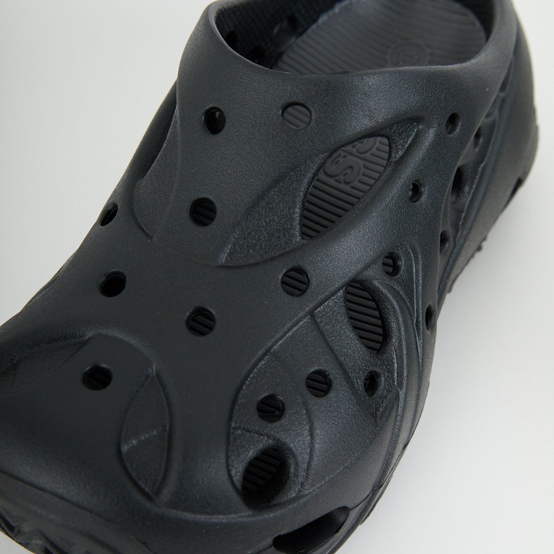 小物 D5 Crocs [クロックス] ケージド クロッグ [211141]｜ジーンズ