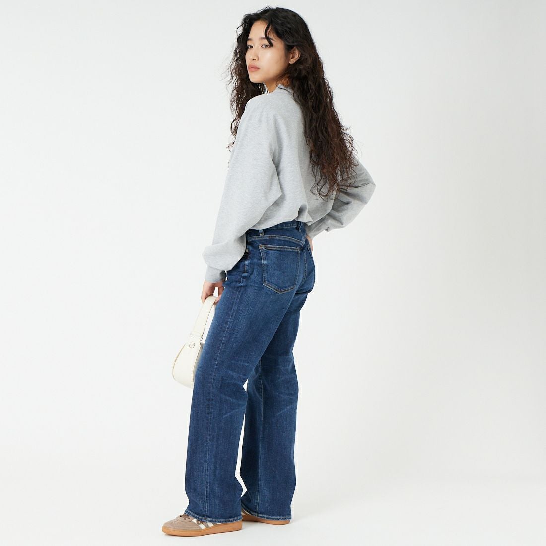 RED CARD TOKYO [レッドカード トーキョー] 35th Anniversary ストレートデニムパンツ [26W13201AVD] A-VINT DK &&モデル身長：162cm 着用サイズ：24&&