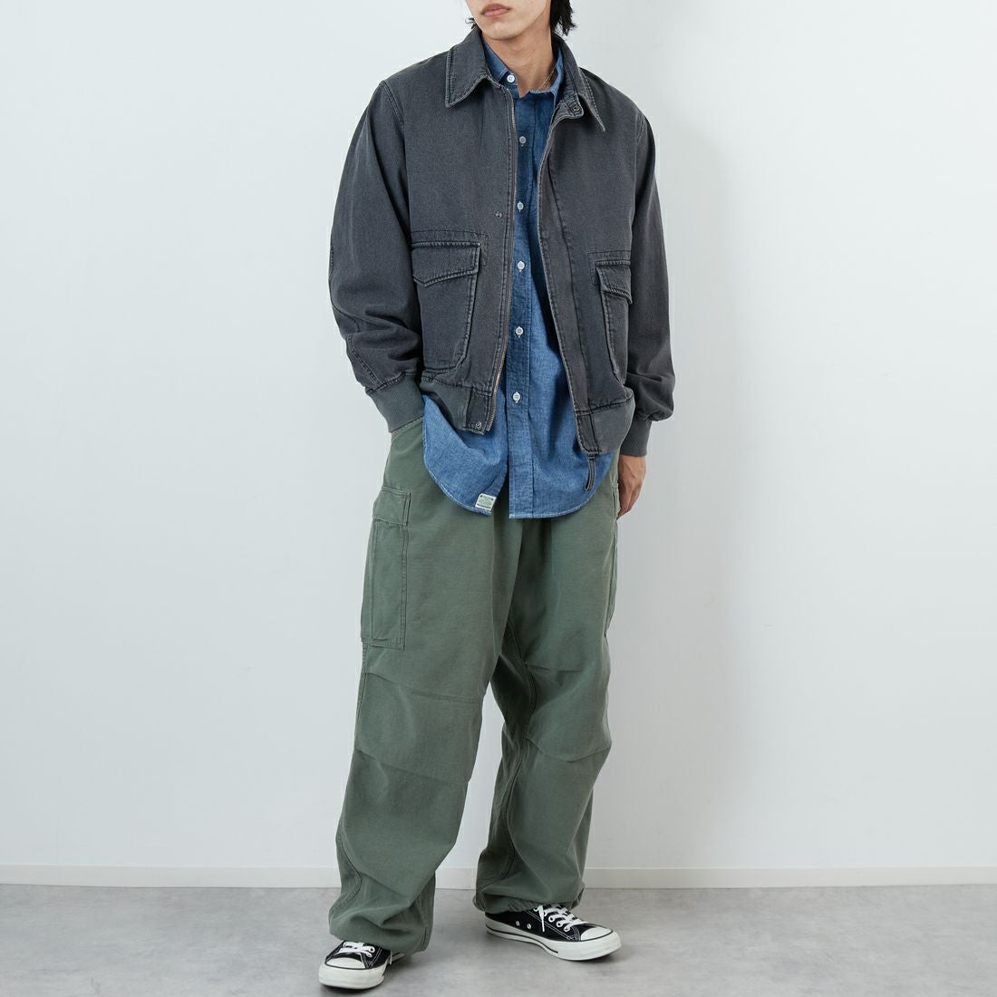 ARMY TWILL SANFORIZED [アーミーツイル サンフォライズド] 別注 ショート丈 デニムブルゾン [AM-2614502-INT-JF] BLACK &&モデル身長：179cm 着用サイズ：L&&