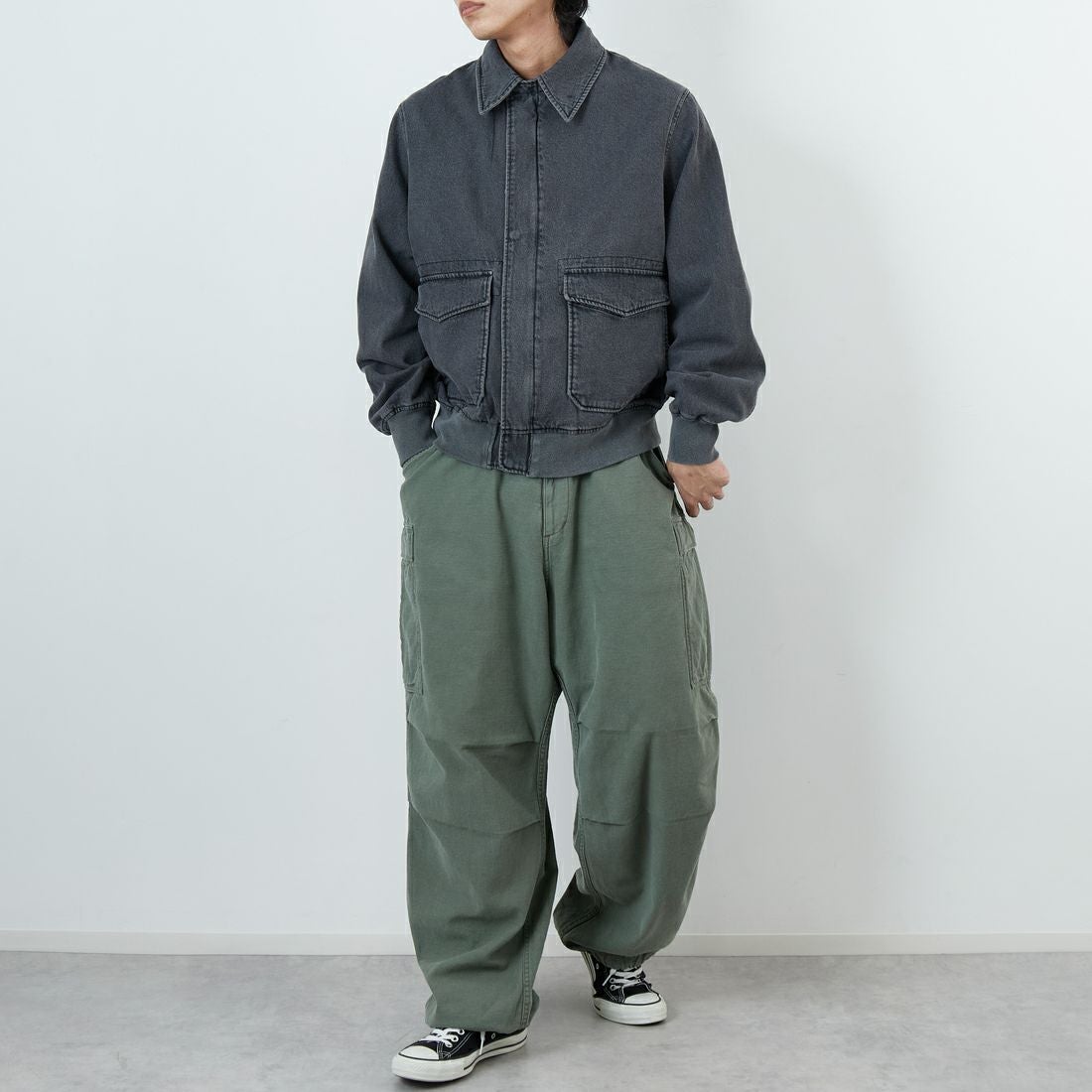ARMY TWILL SANFORIZED [アーミーツイル サンフォライズド] 別注 ショート丈 デニムブルゾン [AM-2614502-INT-JF] BLACK &&モデル身長：179cm 着用サイズ：L&&