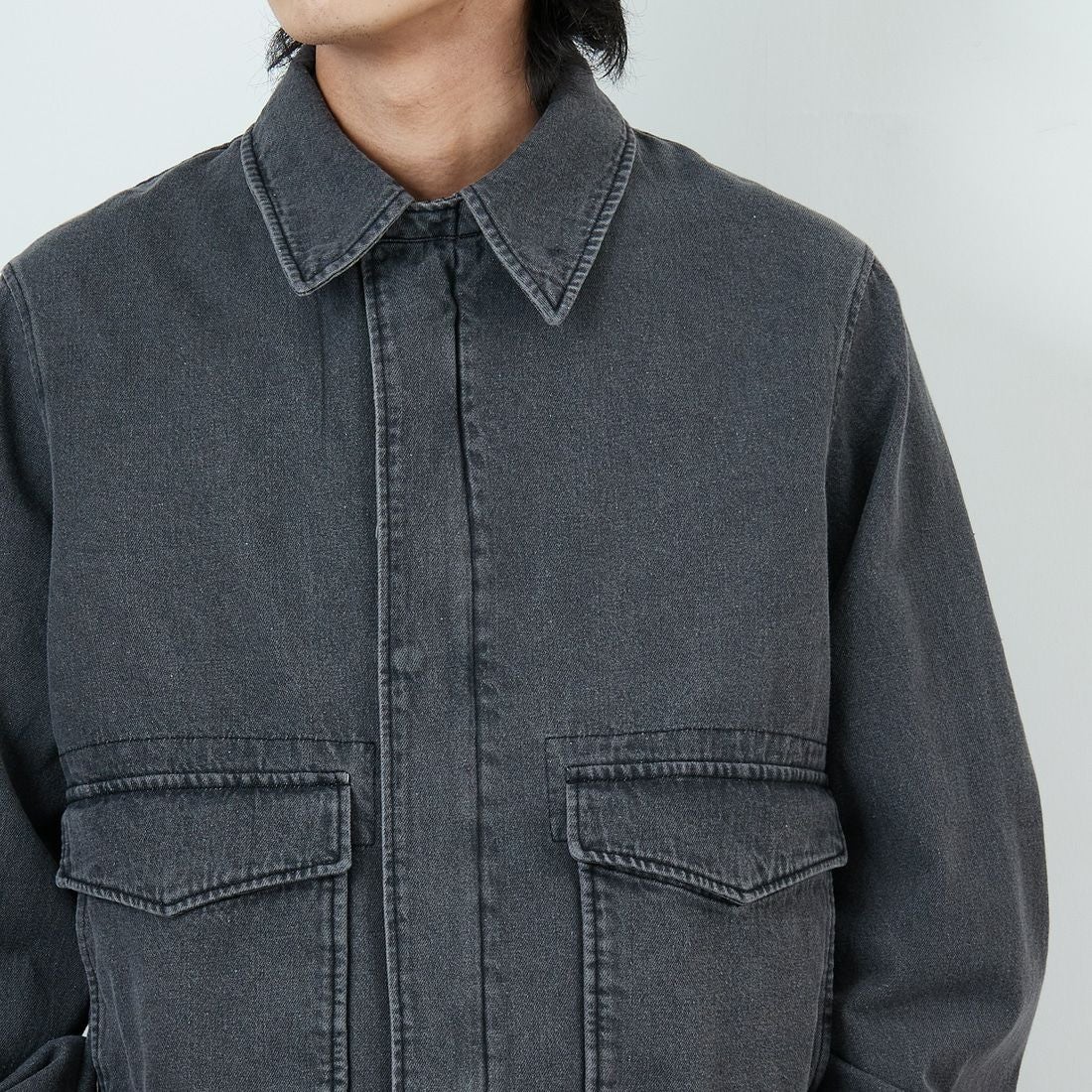 ARMY TWILL SANFORIZED [アーミーツイル サンフォライズド] 別注 ショート丈 デニムブルゾン [AM-2614502-INT-JF] BLACK &&モデル身長：179cm 着用サイズ：L&&