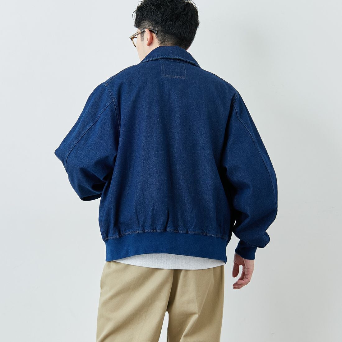 ARMY TWILL SANFORIZED [アーミーツイル サンフォライズド] 別注 ショート丈 デニムブルゾン [AM-2614502-INT-JF] NAVY &&モデル身長：168cm 着用サイズ：M&&