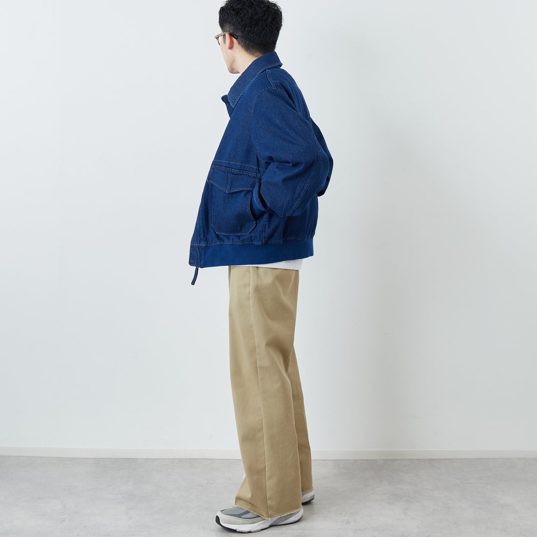 ARMY TWILL SANFORIZED [アーミーツイル サンフォライズド] 別注 ショート丈 デニムブルゾン [AM-2614502-INT-JF] NAVY &&モデル身長：168cm 着用サイズ：M&&