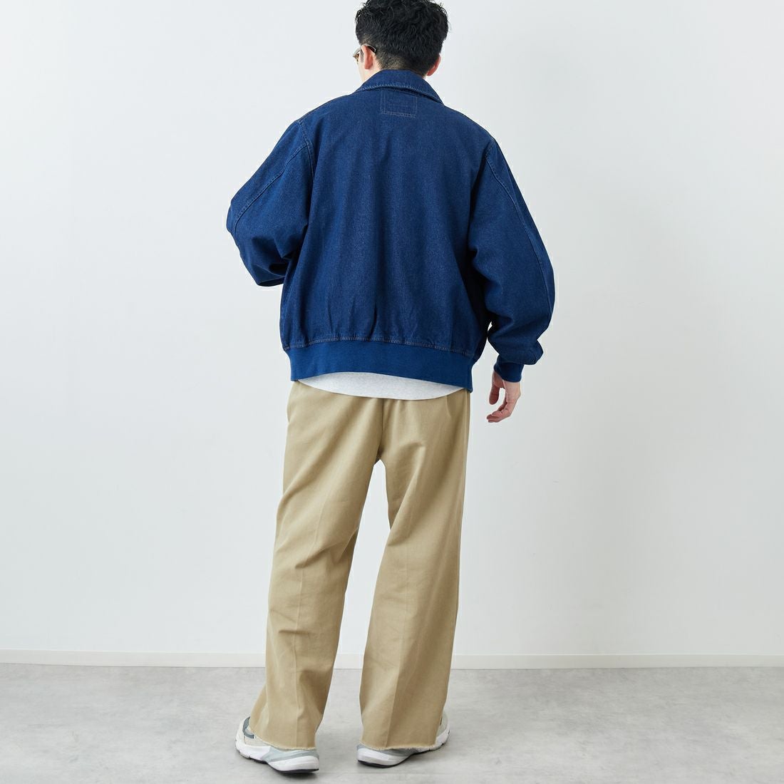 ARMY TWILL SANFORIZED [アーミーツイル サンフォライズド] 別注 ショート丈 デニムブルゾン [AM-2614502-INT-JF] NAVY &&モデル身長：168cm 着用サイズ：M&&