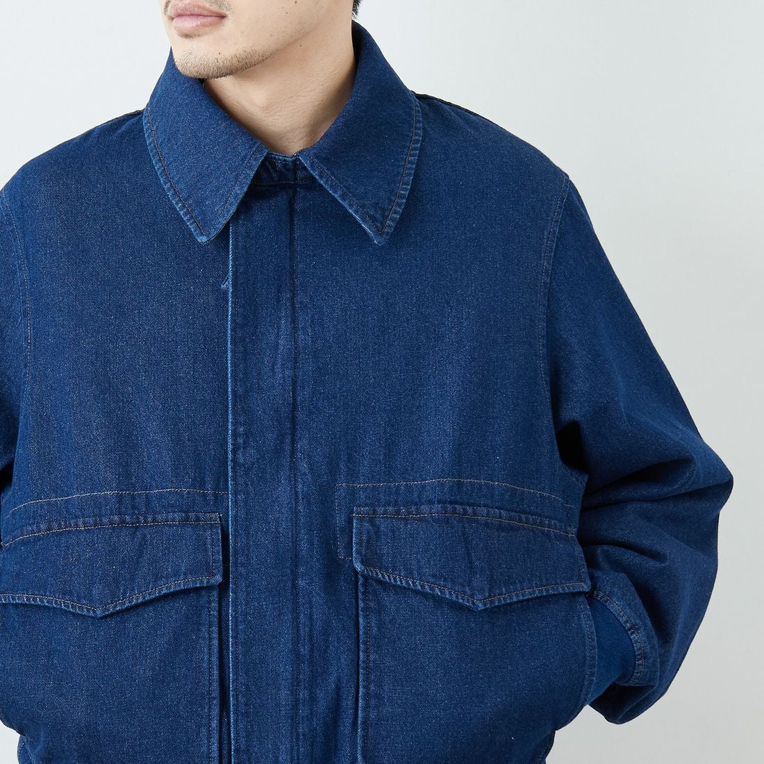 ARMY TWILL SANFORIZED [アーミーツイル サンフォライズド] 別注 ショート丈 デニムブルゾン [AM-2614502-INT-JF] NAVY &&モデル身長：168cm 着用サイズ：M&&