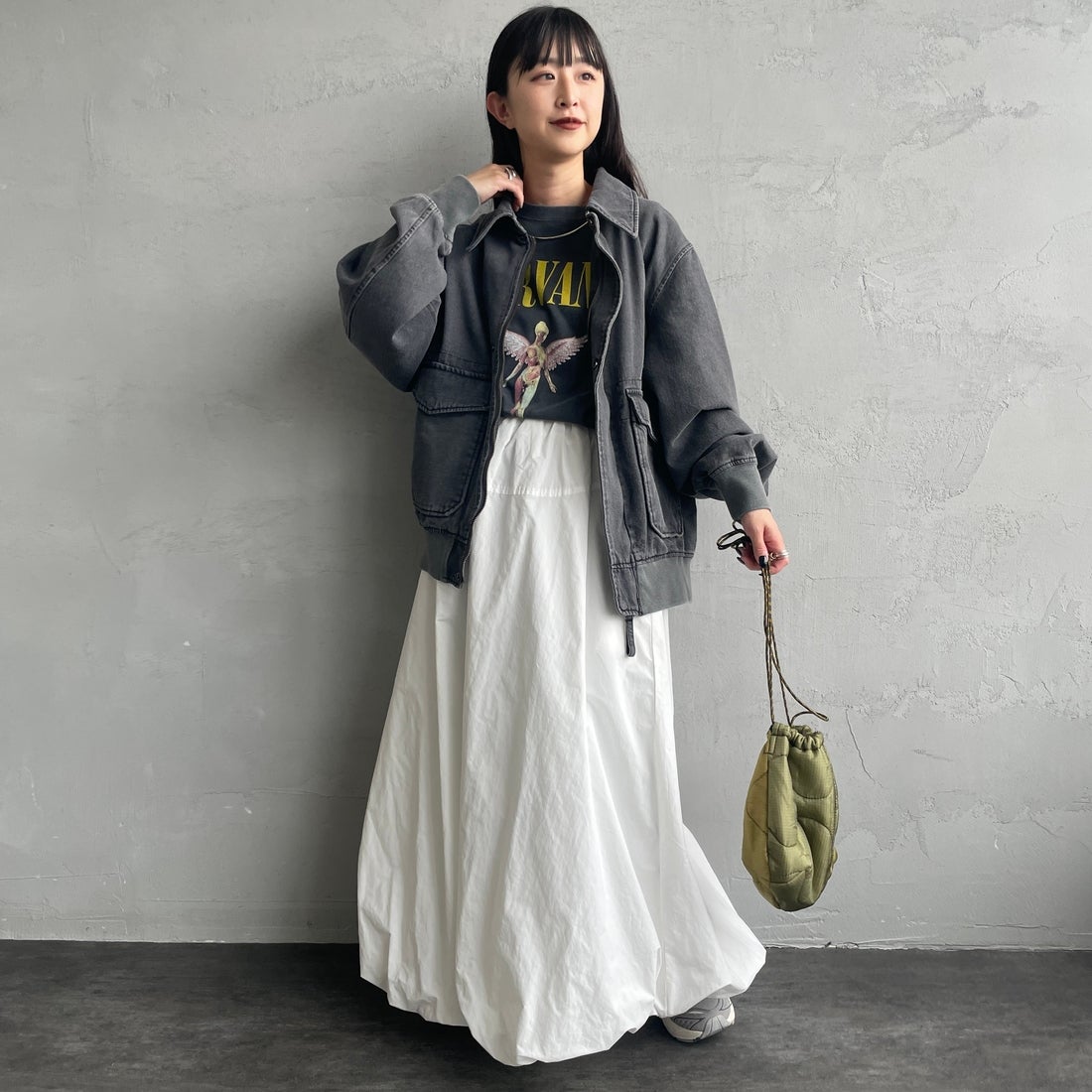 ARMY TWILL SANFORIZED [アーミーツイル サンフォライズド] 別注 ショート丈 デニムブルゾン [AM-2614502-INT-JF] BLACK &&モデル身長：150cm 着用サイズ：S&&