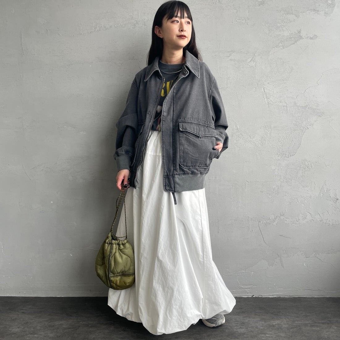 ARMY TWILL SANFORIZED [アーミーツイル サンフォライズド] 別注 ショート丈 デニムブルゾン [AM-2614502-INT-JF] BLACK &&モデル身長：150cm 着用サイズ：S&&