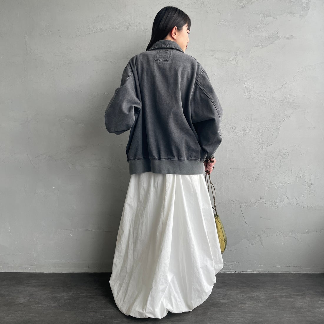 ARMY TWILL SANFORIZED [アーミーツイル サンフォライズド] 別注 ショート丈 デニムブルゾン [AM-2614502-INT-JF] BLACK &&モデル身長：150cm 着用サイズ：S&&