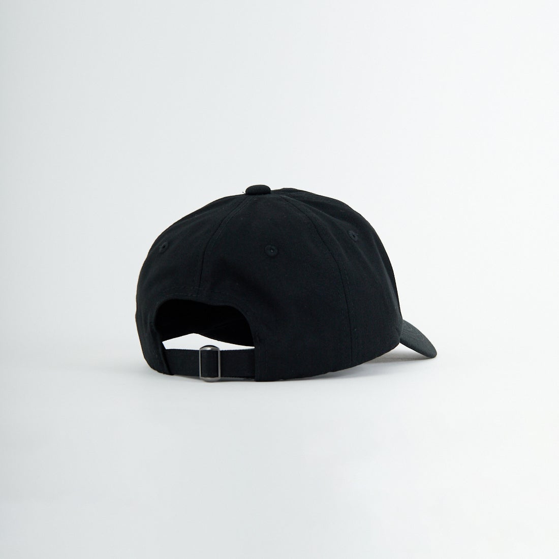 1PIU1UGUALE3 RELAX [ウノ ピゥ ウノ ウグァーレ トレ] エンボスロゴ ベースボールキャップ [USZ-26020] SN90 BLACK