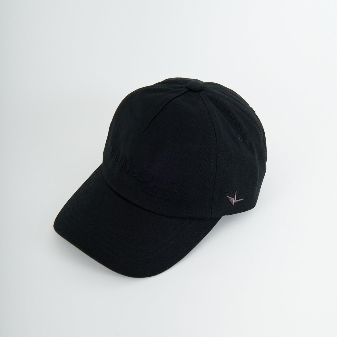 1PIU1UGUALE3 RELAX [ウノ ピゥ ウノ ウグァーレ トレ] エンボスロゴ ベースボールキャップ [USZ-26020] SN90 BLACK