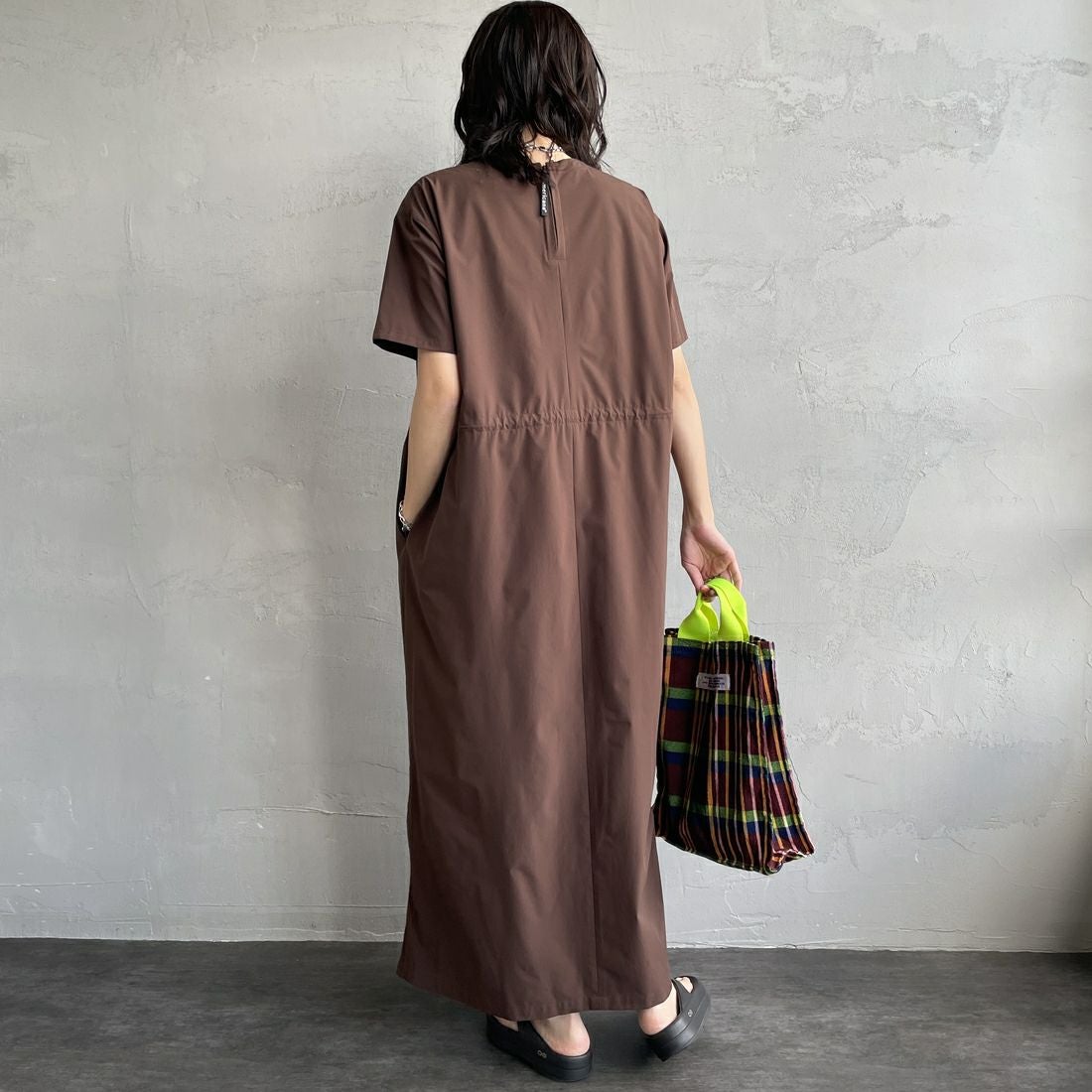 Americana × JEANS FACTORY [アメリカーナ × ジーンズファクトリー] 別注 4WAYストレッチ ウエストギャザー マキシ丈ワンピース [ASO-S-849-JF] ﾌﾞﾗｳﾝ &&モデル身長：160cm 着用サイズ：ONE SIZE&&