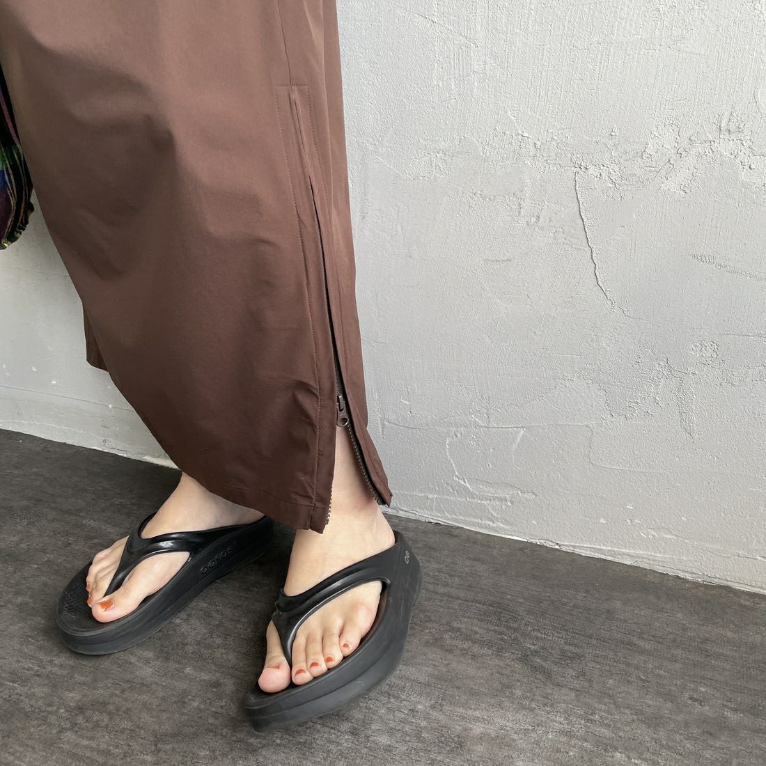 Americana × JEANS FACTORY [アメリカーナ × ジーンズファクトリー] 別注 4WAYストレッチ ウエストギャザー マキシ丈ワンピース [ASO-S-849-JF] ﾌﾞﾗｳﾝ &&モデル身長：160cm 着用サイズ：ONE SIZE&&