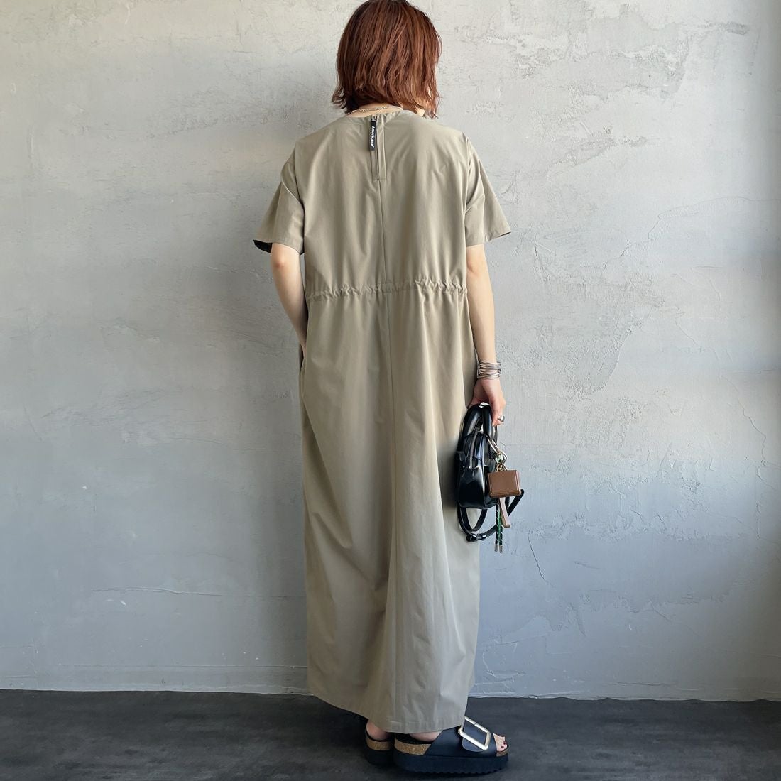 Americana × JEANS FACTORY [アメリカーナ × ジーンズファクトリー] 別注 4WAYストレッチ ウエストギャザー マキシ丈ワンピース [ASO-S-849-JF] ｸﾞﾚｰｼﾞｭ &&モデル身長：158cm 着用サイズ：ONE SIZE&&