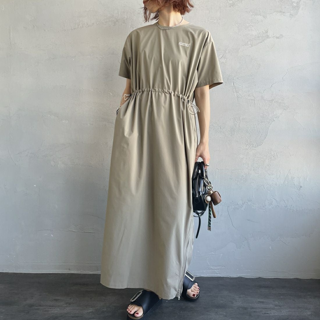 Americana × JEANS FACTORY [アメリカーナ × ジーンズファクトリー] 別注 4WAYストレッチ ウエストギャザー マキシ丈ワンピース [ASO-S-849-JF] ｸﾞﾚｰｼﾞｭ &&モデル身長：158cm 着用サイズ：ONE SIZE&&